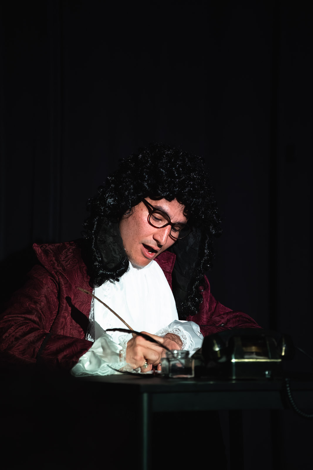 Hikaru Fray en scène avec la troupe