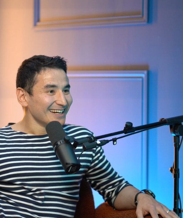 Hikaru Fray en enregistrement de podcast